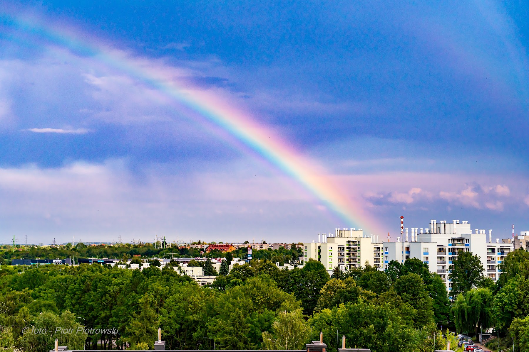 Tęcza nad miastem